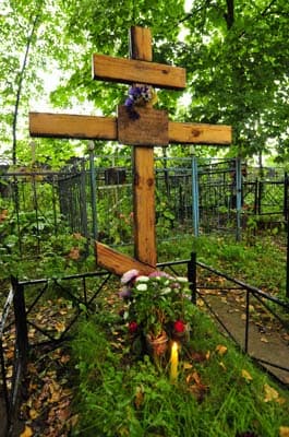 Могилы о. Александра и Марии Витальевны Тепниной
